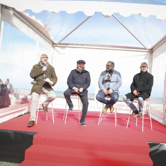 Exclusif - Claude Lelouch - Inauguration de la "Promenade Claude Lelouch" qui porte désormais son nom en présence d'un public nombreux et de la famille du réalisateur à Villers-sur-Mer le 26 mars 2023. © Jack Tribeca / Bestimage