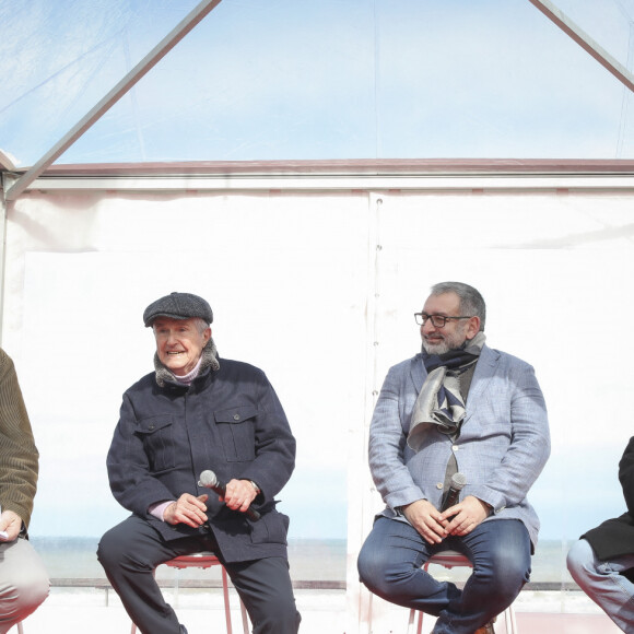 Exclusif - Claude Lelouch - Inauguration de la "Promenade Claude Lelouch" qui porte désormais son nom en présence d'un public nombreux et de la famille du réalisateur à Villers-sur-Mer le 26 mars 2023. © Jack Tribeca / Bestimage