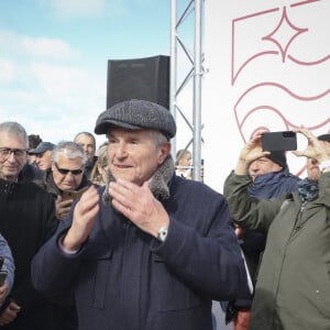 Exclusif - Claude Lelouch - Inauguration de la "Promenade Claude Lelouch" qui porte désormais son nom en présence d'un public nombreux et de la famille du réalisateur à Villers-sur-Mer le 26 mars 2023. © Jack Tribeca / Bestimage