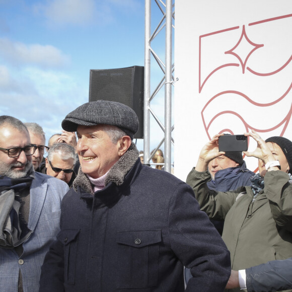 Exclusif - Claude Lelouch - Inauguration de la "Promenade Claude Lelouch" qui porte désormais son nom en présence d'un public nombreux et de la famille du réalisateur à Villers-sur-Mer le 26 mars 2023. © Jack Tribeca / Bestimage