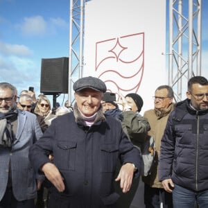 Exclusif - Claude Lelouch - Inauguration de la "Promenade Claude Lelouch" qui porte désormais son nom en présence d'un public nombreux et de la famille du réalisateur à Villers-sur-Mer le 26 mars 2023. © Jack Tribeca / Bestimage