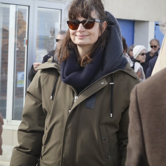 Exclusif - Valérie Perrin - Inauguration de la "Promenade Claude Lelouch" qui porte désormais son nom en présence d'un public nombreux et de la famille du réalisateur à Villers-sur-Mer le 26 mars 2023. © Jack Tribeca / Bestimage