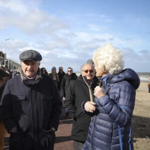 Exclusif - Claude Lelouch - Inauguration de la "Promenade Claude Lelouch" qui porte désormais son nom en présence d'un public nombreux et de la famille du réalisateur à Villers-sur-Mer le 26 mars 2023. © Jack Tribeca / Bestimage