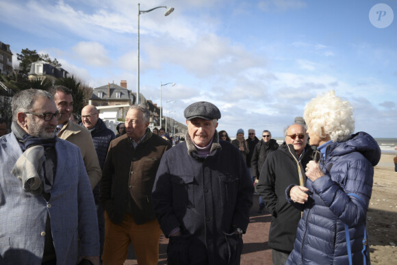 Exclusif - Claude Lelouch - Inauguration de la "Promenade Claude Lelouch" qui porte désormais son nom en présence d'un public nombreux et de la famille du réalisateur à Villers-sur-Mer le 26 mars 2023. © Jack Tribeca / Bestimage