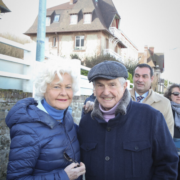 Exclusif - Anne d'Ornano, Claude Lelouch - Inauguration de la "Promenade Claude Lelouch" qui porte désormais son nom en présence d'un public nombreux et de la famille du réalisateur à Villers-sur-Mer le 26 mars 2023. © Jack Tribeca / Bestimage