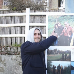 Exclusif - Boaz Lelouch - Inauguration de la "Promenade Claude Lelouch" qui porte désormais son nom en présence d'un public nombreux et de la famille du réalisateur à Villers-sur-Mer le 26 mars 2023. © Jack Tribeca / Bestimage