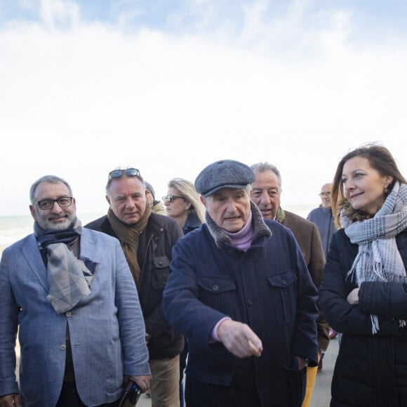 Exclusif - Claude Lelouch - Inauguration de la "Promenade Claude Lelouch" qui porte désormais son nom en présence d'un public nombreux et de la famille du réalisateur à Villers-sur-Mer le 26 mars 2023. © Jack Tribeca / Bestimage