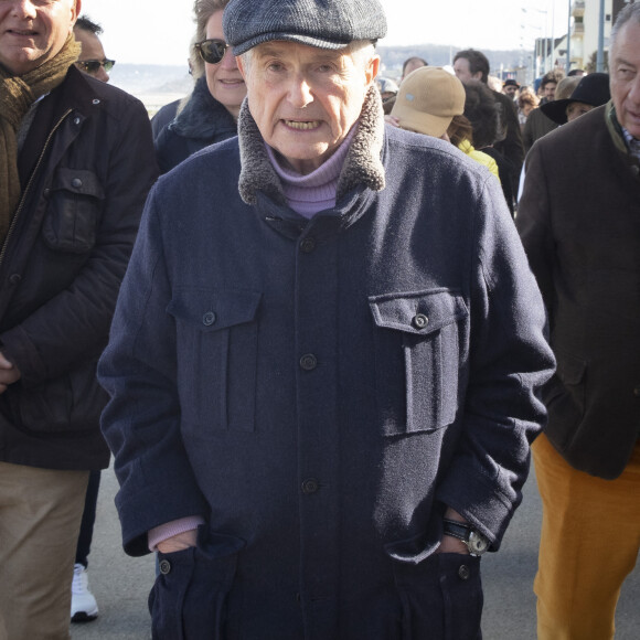 Exclusif - Claude Lelouch - Inauguration de la "Promenade Claude Lelouch" qui porte désormais son nom en présence d'un public nombreux et de la famille du réalisateur à Villers-sur-Mer le 26 mars 2023. © Jack Tribeca / Bestimage