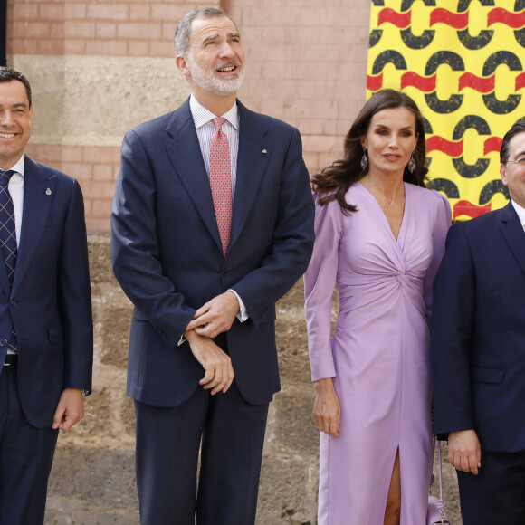 Avec son mari le roi Felipe VI, la reine consort d'Espagne s'est rendue dans la ville de Cadix pour assister à l'ouverture du 9ème Congrès international de la langue espagnole
Le roi Felipe VI et la reine Letizia d'Espagne, assistent à l'ouverture du 9ème Congrès international de la langue espagnole à Cadix, le 27 mars 2023. 