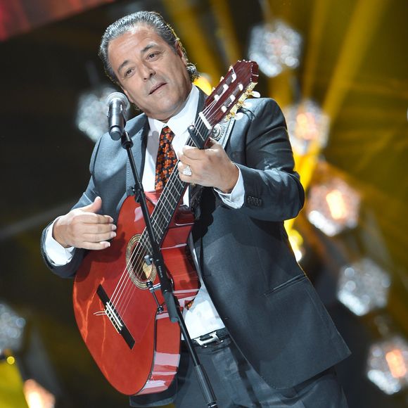 Chico Bouchikhi est revenu sur l'un des drames de sa vie survenu il y a près de 50 ans.
Exclusif - Chico Bouchikhi (The New Gypsies) - Enregistrement de l'émission "Bon anniversaire Line" à l'occasion des 90 ans de L.Renaud au Théâtre Bobino à Paris, qui sera diffusée sur France 2. À l'occasion des 90 ans de L.Renaud, S.Bern propose aux téléspectateurs de France 2 d'être les invités privilégiés de l'anniversaire de la star aux 75 années de carrière ! Pour cette soirée exceptionnelle, tous les artistes et amis de L.Renaud se réuniront autour d'elle pour célébrer l'événement en lui réservant dans le plus grand secret de nombreuses surprises. Dans un lieu emblématique de la carrière de L.Renaud, " Bon anniversaire Line " propose de vivre une soirée inoubliable à la mesure de la star aux multiples visages : chanteuse aux tubes inoubliables (" Ma cabane au Canada ", " Etoile des neiges ", " Copacabana ", " Ma p'tite folie "...), meneuse de revues de légende en France et à Las Vegas, grande comédienne de théâtre (" Fugueuses ", " Folle Amanda ", " Harold et Maude "), immense actrice au cinéma et à la télévision (" Bienvenue chez les Chti 's ", " Ripoux contre Ripoux ", " Dix pour cent ", " La Ch'tite famille "), femme engagée... Pendant toute la soirée, ses proches et des artistes issus de toutes les générations se succèderont sur scène pour lui offrir une fête inoubliable : des chansons en duo ou en solo, des sketches inédits, des happenings. De nombreuses images d'archives nous feront revivre les grands moments de la célèbre " Demoiselle d'Armentières ". © Coadic Guirec / Bestimage 