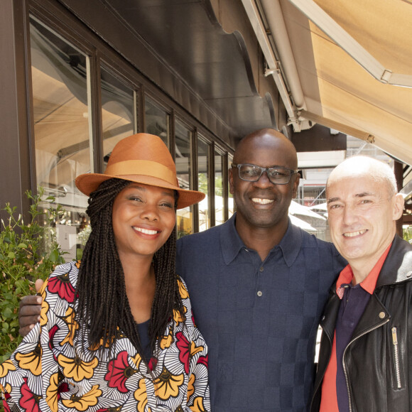 Exclusif - Kareen Guiock, Lilian Thuram et Gilles Muzas - Aujourd'hui au restaurant Le Récamier dirigé par le chef Gérard Idoux est inauguré la première des "déjeuners d'étés" . Gilles Muzas, véritable homme orchestre en est l'initiateur Il reçoit autour de lui nombre de personnalités ...Homme de réseaux de Paris à Monaco; il a plus de 20 années passées à conseiller les hommes politiques et possède une profonde connaissance du milieu culturel. Le principe de ses nouveaux rendez-vous est simple ; réunir autour des soufflés des personnalités de tout horizon qui font l'actualité.lillian Thuram prépare pour la rentrée un événement pour sa fondation. Nicoletta fêtera ses 50 ans de carrière au Lido en février 2021. À cette occasion, une pléiade de chanteurs lui rendront hommage à cette occasion. Segolene Royal prépare ses troupes pour la présidentielle de 2022. Clémence Guerrand, malgré la crise sanitaire du Coronavirus (Covid-19), continue son Concours international de femmes cheffes d'orchestre sur les 6 continents plus que jamais. Le 6 Juillet 2020 . © Jack tribeca / Bestimage