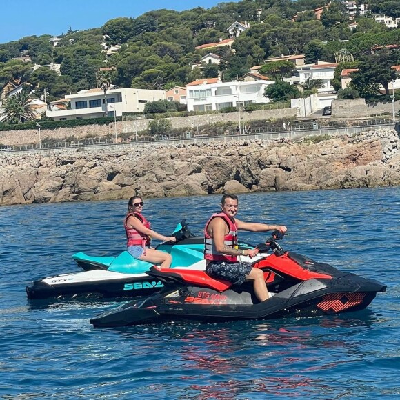 Amandine Pellissard et son mari Alexandre sur un jet-ski, été 2022