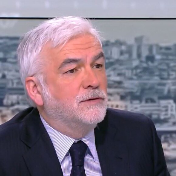 Lors du numéro du 30 mars 2023, le téléphone de l'un de ses chroniqueurs a vibré en plein direct