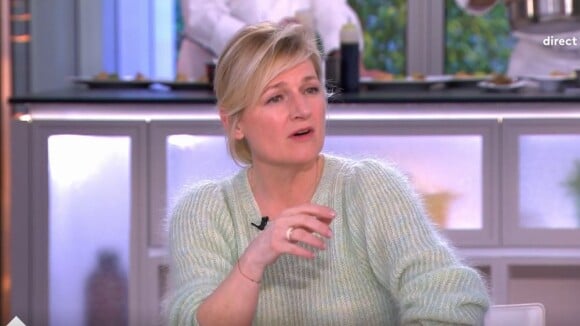 Anne-Elisabeth Lemoine a reçu Benoît Poelvoorde sur le plateau de "C à vous", sur France 5