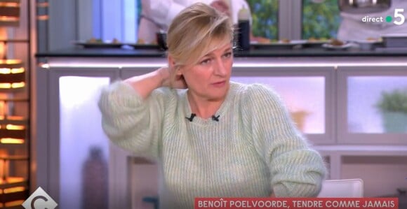 Et en cours d'émission, Anne-Elisabeth Lemoine l'a qualifié de "garnement"
Anne-Elisabeth Lemoine a reçu Benoît Poelvoorde dans "C à vous", sur France 5, le 30 mars 2023