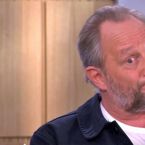 L'acteur a fait semblant d'être faussement vexé
Anne-Elisabeth Lemoine a reçu Benoît Poelvoorde dans "C à vous", sur France 5, le 30 mars 2023