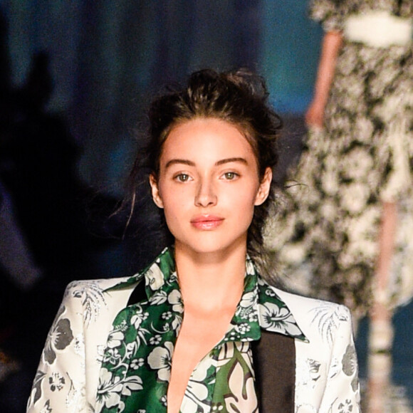 Le morceau est intitulé "Tulips & Roses"
Les "filles de" défilent pour Jean-Paul Gaultier - Jenaye Noah (Fille de Y. Noah) - Défilé de mode Jean-Paul Gaultier collection Haute Couture Printemps/Eté 2017 lors de la fashion week à Paris, France, le 25 janvier 2017. 
