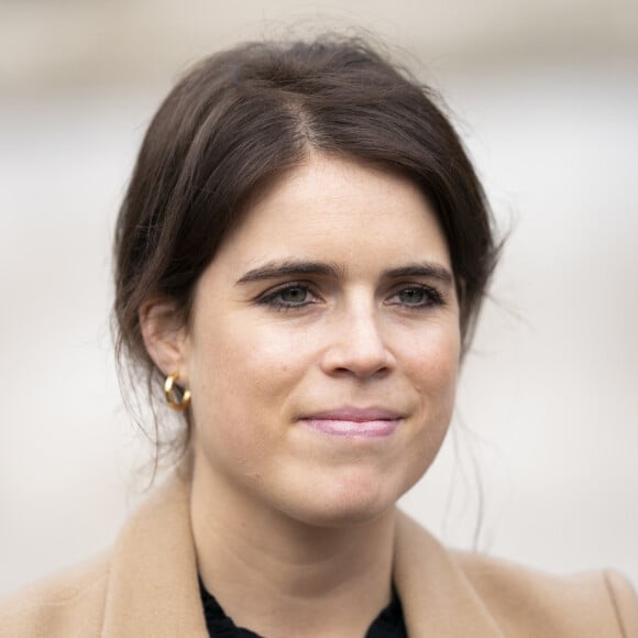 Ils ont déjà un fils prénommé August
La princesse Eugenie d'York, avec la co-fondatrice du collectif anti-esclavagiste Julia de Boinville, lors d'une visite de l'exposition d'art du collectif anti-esclavagiste à Trafalgar Square à Londres. Le 17 octobre 2022.