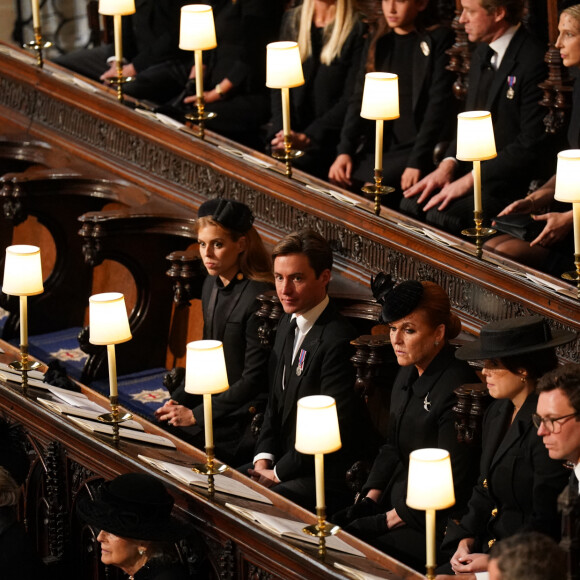 La princesse Beatrice d'York et son mari Edoardo Mapelli Mozzi,, Sarah Ferguson, duchesse d'York, La princesse Eugenie d'York et son mari Jack Brooksbank - Cérémonie funèbre en la Chapelle Saint-Georges pour les funérailles d'Etat de la reine Elizabeth II d'Angleterre à Windsor, Royaume Uni, le 19 septembre 2022. © Joe Giddens/PA/Bestimage 