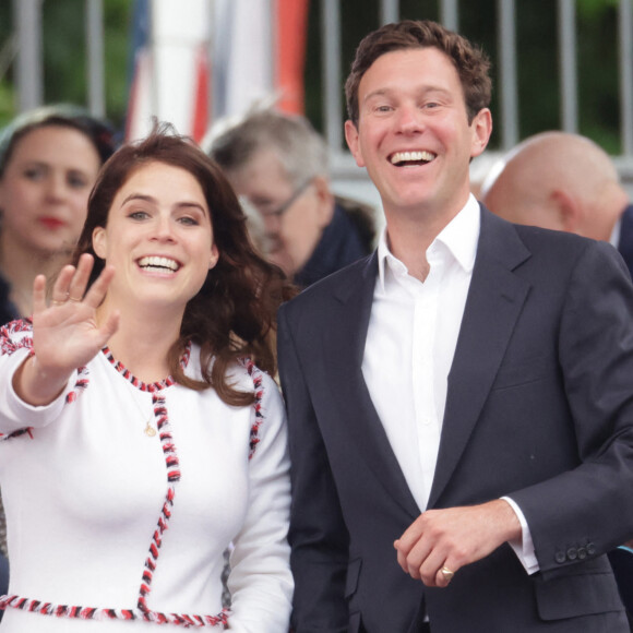 Elle a annoncé sa grossesse en janvier 
La princesse Eugenie d'York et son mari Jack Brooksbank - La famille royale d'Angleterre lors du concert devant le palais de Buckingham à Londres, à l'occasion du jubilé de platine de la reine d'Angleterre. Le 4 juin 2022 