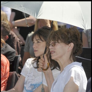 Les premières visites auront lieu dans quelques mois.
Charlotte Gainsbourg, Jane Birkin - Inauguration du jardin Serge Gainsbourg, Porte des Lilas, à Paris.