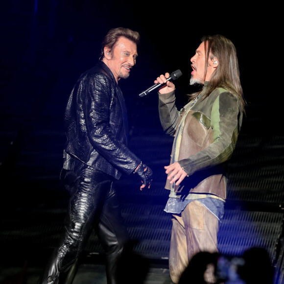 Florent Pagny - Johnny Hallyday en duo pour son 2ᵉ concert de la tournée "Born Rocker Tour" au POPB de Bercy à Paris. Le 15 juin 2013 - Bestimage