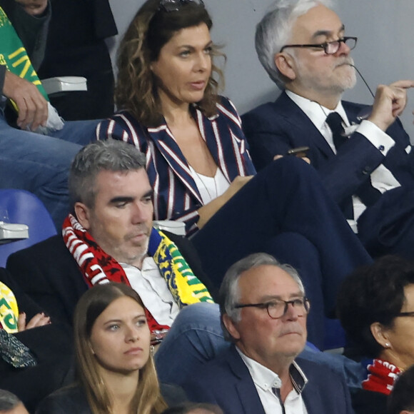 Pascal Praud et sa compagne Catherine - People lors de la finale de la Coupe de France de football entre le FC Nantes et l'OGC Nice (1-0) au stade de France, Saint-Denis le 7 mai 2022 © Cyril Moreau