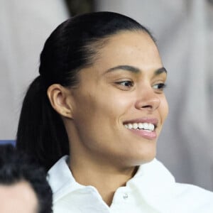 Les stars en nombre pour le match du PSG !
 
Tina Kunakey - People dans les tribunes lors du match de championnat de Ligue 1 Uber Eats opposant le Paris Saint-Germain (PSG) à l'Olympique Lyonnais au Parc des Princes à Paris.