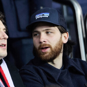 L'acteur Vincent Lacoste était également dans les tribunes pour assister au match du PSG face à l'OL

Vincent Lacoste - People dans les tribunes lors du match de championnat de Ligue 1 Uber Eats opposant le Paris Saint-Germain (PSG) à l'Olympique Lyonnais au Parc des Princes à Paris le 2 avril 2023.