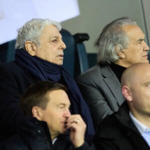 Enrico Macias - People dans les tribunes lors du match de championnat de Ligue 1 Uber Eats opposant le Paris Saint-Germain (PSG) à l'Olympique Lyonnais au Parc des Princes à Paris le 2 avril 2023.