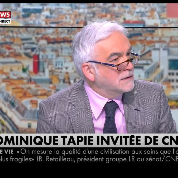 Et il a lu un passage de son livre qu'il a trouvé "invraisemblable"