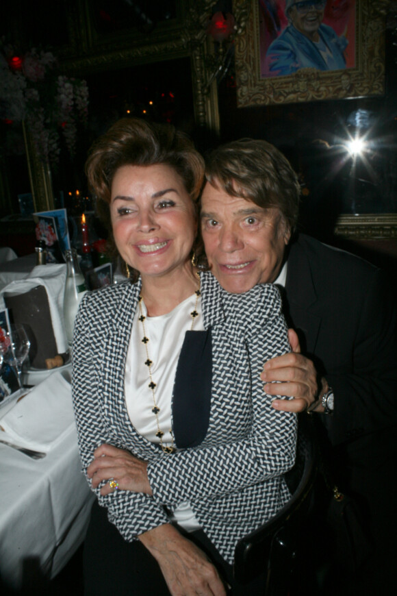 Bernard Tapie et sa femme Dominique violentés chez eux lors d'un cambriolage - Bernard Tapie et sa femme Dominique - Michou fête ses 85 ans et les 60 ans de son cabaret à Paris le 20 juin 2016.