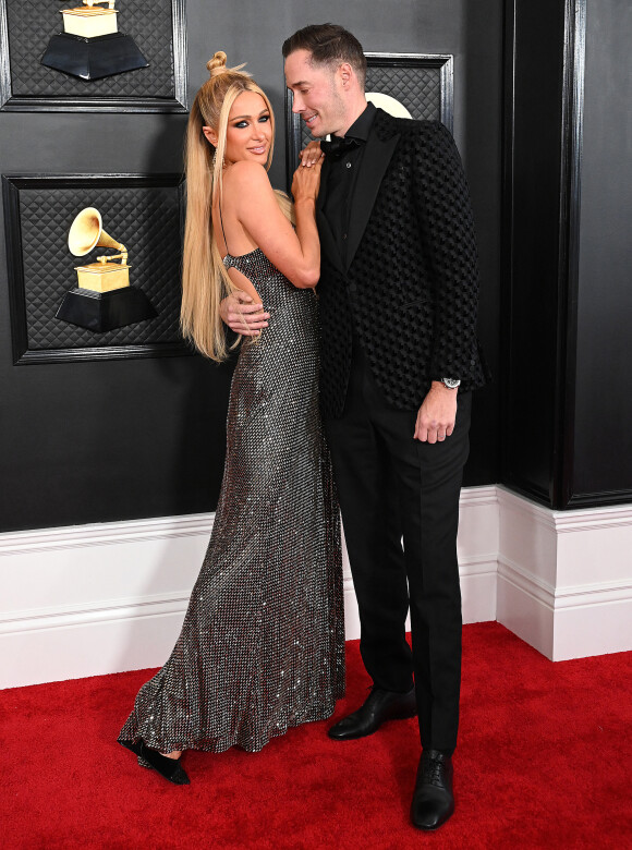 Mariée à l'auter Carter Reum, le couple a fait appel à une mère porteuse pour leur premier enfant.
Paris Hilton et son mari Carter Reum au photocall de la cérémonie des 65ème Grammy Awards à Los Angeles le 5 février 2023.