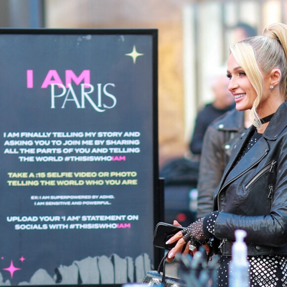 Paris Hilton a dédicacé son dernier livre "Paris: The memoir" à Los Angeles le 22 mars 2023. 