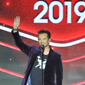 Exclusif - David Hallyday lors de l'enregistrement de l'émission "La Chanson de l'Année 2019" aux Arènes de Nîmes, le 16 mai 2019. L'émission sera diffusée sur TF1 le samedi 15 juin. TF1 propose aux téléspectateurs une soirée exceptionnelle avec "La Chanson de l'Année" présentée par N.Aliagas et produite par DMLS TV. Les téléspectateurs pourront élire en direct "La Chanson de l'Année" parmi les 20 titres en compétition. Les votes débuteront dès 21 h et le prix sera annoncé en fin d'émission. Un prix d'honneur sera également remis au cours de la soirée à un artiste emblématique de la chanson française. " La Chanson de l'Année" sera diffusée depuis un lieu mythique, les Arènes de Nîmes. Un grand show musical en présence de tous les artistes qui ont marqué l'année. Ces stars de la chanson française et internationales interpréteront leurs titres et formeront des duos totalement inédits. © Guillaume Gaffiot/Bestimage 