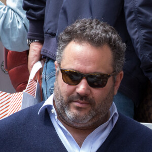 Le journaliste y évoque la mort brutale de sa maman 
Bruce Toussaint - Jour 3 - Les célébrités en tribune lors des internationaux de France de RolandGarros à Paris le 24 mai 2022.