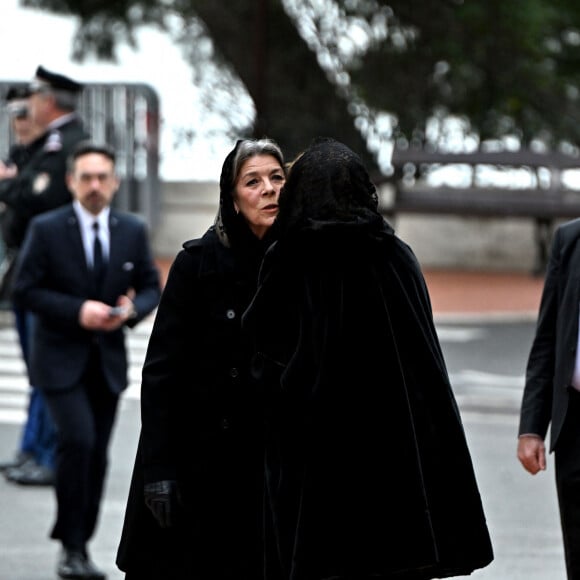 La princesse Caroline de Hanovre, Mélanie de Massy - Arrivées aux obsèques de l'ancien archevêque de la principauté de Monaco, Bernard Barsi en la cathédrale de Monaco le 4 janvier 2023. © Bruno Bebert/Bestimage 