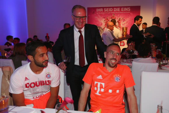 Franck Ribery avec son co-équipier Medhi Benatia au banquet d'après match de la rencontre "Bayern de Munich - Borussia Dortmund". Le FC Bayern Munich est Champion d'Allemagne 2016 et remporte la Coupe d'Allemagne 2016. Berlin, le 21 mai 2016.