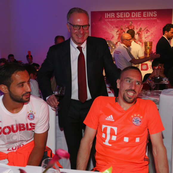 Franck Ribery avec son co-équipier Medhi Benatia au banquet d'après match de la rencontre "Bayern de Munich - Borussia Dortmund". Le FC Bayern Munich est Champion d'Allemagne 2016 et remporte la Coupe d'Allemagne 2016. Berlin, le 21 mai 2016.