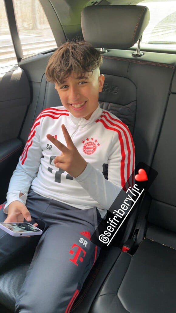 Le jeune garçon de 9 ans a ensuite été conduit par son père à l'entraînement des équipes de jeunes du Bayern Munich, son ancien club
 
Seïf-El-Islam Ribéry