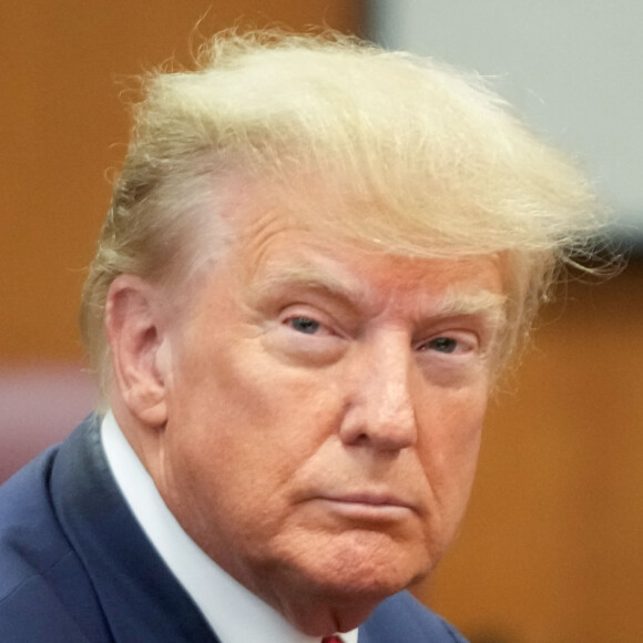 Donald Trump lors de son audience au tribunal à New York. Donald Trump a été officiellement inculpé à New York et devra répondre de 34 chefs d’accusation, pour lesquels il a plaidé non coupable. New York, le 4 avril 2023.  Donald Trump during his court hearing in New York. Donald Trump has been formally charged in New York and will face 34 counts, to which he has pleaded not guilty. New York, April 4, 2023. 