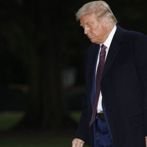 Le président américain Donald J.Trump arrive à la Maison Blanche à son retour de Bedminster, à Washington, The District, Etats-Unis, le 1er octobre 2020.
