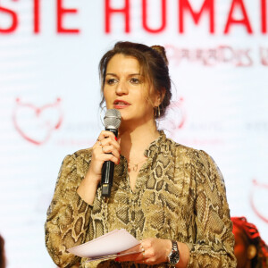 Exclusif - Marlène Schiappa - Gala des 10 ans de l'association "Juste Humain" au Paradis Latin à Paris le 04 avril 2023. Slimane et ses amis ont enchanté la scène du Paradis Latin pour célébrer l'engagement de l'association " Juste Humain " qui oeuvre depuis 10 ans au chevet des enfants et des adolescents hospitalisés. Une occasion unique pour faire connaitre la vocation de l'association et ses nombreuses actions. Les fonds reversés à l'occasion de ce Gala participeront à financer les actions culturelles et artistiques à destination des jeunes patients. Fondée en 2011, l'association soutient les enfants hospitalisés - du nourrisson au jeune adulte - atteints d'un cancer ou d'une pathologie lourde en mettant à leur disposition les bienfaits des arts et de la culture. Juste Humain agit en faveur du bien-être des malades hospitalisés ainsi que de leurs proches. Elle offre aux patients la possibilité de s'éveiller à la pratique artistique, évitant ainsi l'exclusion en tissant des liens humains en dehors de la maladie. Cette action permet aux enfants et aux adolescents de valoriser l'image qu'ils peuvent avoir d'eux-mêmes, la rendre positive à travers l'expérience de la culture. L'association aide ainsi les jeunes patients à s'évader du quotidien, à connaître des expériences souvent inoubliables qui les aident à envisager l'avenir d'une façon plus optimiste. Soutenue par Valérie Benaïm et Slimane, respectivement marraine et parrain de l'association, Juste Humain a également la chance de pouvoir compter sur le soutien de nombreux artistes qui s'investissent en tant que parrains et marraines de coeur. Ils viennent notamment à la rencontre des malades pour partager leur passion et transmettre leur expérience. © Christophe Clovis / Bestimage 