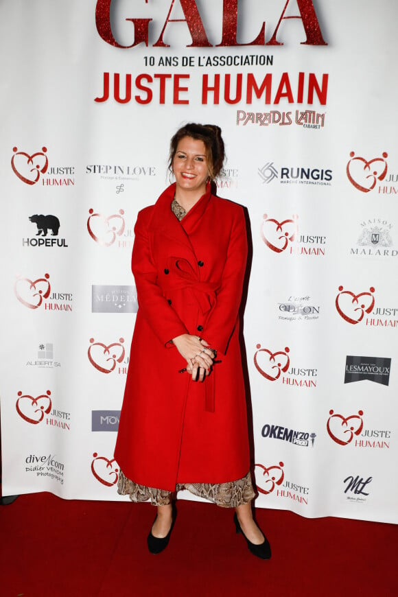 Exclusif - Marlène Schiappa - Photocall du gala des 10 ans de l'association "Juste Humain" au Paradis Latin à Paris le 04 avril 2023. Slimane et ses amis viendront enchanter la scène du Paradis Latin pour célébrer l'engagement de l'association " Juste Humain " qui oeuvre depuis 10 ans au chevet des enfants et des adolescents hospitalisés. Une occasion unique pour faire connaitre la vocation de l'association et ses nombreuses actions. Les fonds reversés à l'occasion de ce Gala participeront à financer les actions culturelles et artistiques à destination des jeunes patients. Fondée en 2011, l'association soutient les enfants hospitalisés - du nourrisson au jeune adulte - atteints d'un cancer ou d'une pathologie lourde en mettant à leur disposition les bienfaits des arts et de la culture. Juste Humain agit en faveur du bien-être des malades hospitalisés ainsi que de leurs proches. Elle offre aux patients la possibilité de s'éveiller à la pratique artistique, évitant ainsi l'exclusion en tissant des liens humains en dehors de la maladie. Cette action permet aux enfants et aux adolescents de valoriser l'image qu'ils peuvent avoir d'eux-mêmes, la rendre positive à travers l'expérience de la culture. L'association aide ainsi les jeunes patients à s'évader du quotidien, à connaître des expériences souvent inoubliables qui les aident à envisager l'avenir d'une façon plus optimiste. Soutenue par Valérie Benaïm et Slimane, respectivement marraine et parrain de l'association, Juste Humain a également la chance de pouvoir compter sur le soutien de nombreux artistes qui s'investissent en tant que parrains et marraines de coeur. Ils viennent notamment à la rencontre des malades pour partager leur passion et transmettre leur expérience. © Christophe Clovis / Bestimage 