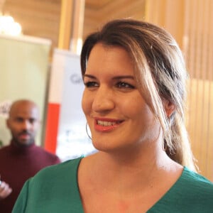 L'ancienne ministre est aussi auteure mais pas dans n'importe quel domaine
Marlène Schiappa, secrétaire d'Etat, chargée de l'Économie sociale et solidaire et de la Vie associative, inaugure le 1er marché de Noël durable et responsable à Paris, France, le 7 décembre 2022. © Jonathan Rebboah/Panoramic/Bestimage