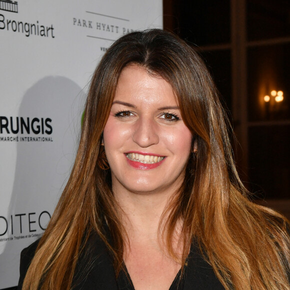 Marlène Schiappa, secrétaire d'Etat, chargée de l'Économie sociale et solidaire et de la Vie associative - Remise du prix de la Femme d'Influence 2022 au Palais Brogniart à Paris le 21 novembre 2022. © Veeren / Bestimage 