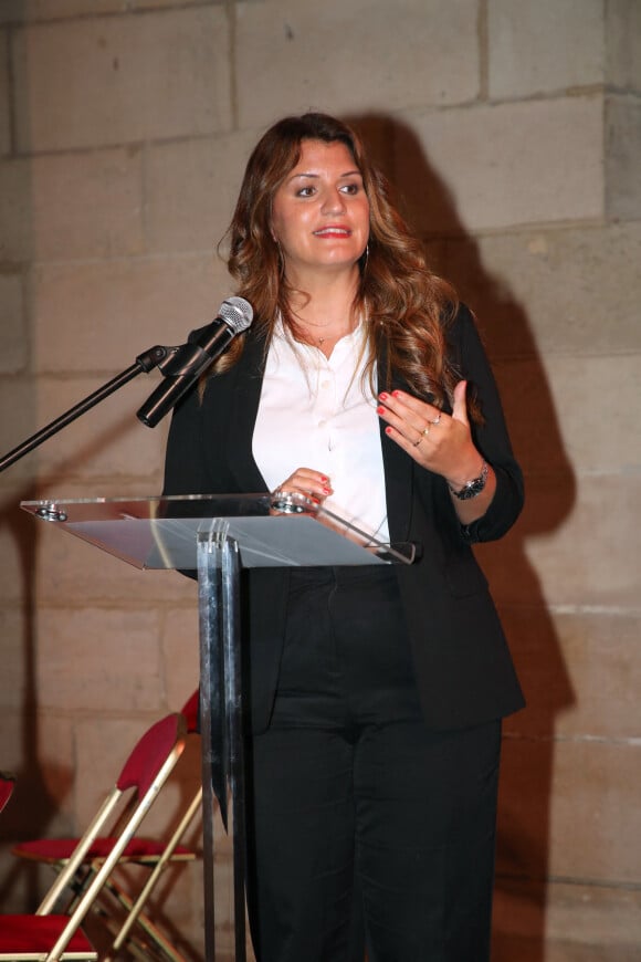 "J'ai publié de nombreux livres érotiques sous pseudonyme. A la fois des guides pratiques, fait-elle savoir à "Playboy". Je trouve que c'est une belle manière de lever certains tabous."
Marlène Schiappa (Secrétaire d'État chargé de l'Économie sociale et solidaire et de la Vie associative de France) - Dîner Mawoma pour le "Concours de jeunes chefs d'orchestre des 6 continents" à la Conciergerie, à Paris, France, le 2 Septembre 2022. © Bertrand Rindoff/Bestimage