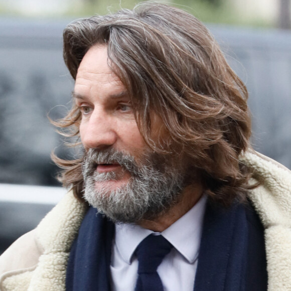 Roi de la débauche, Frédéric Beigbeder s'est rangé en déménageant loin de toutes les tentations.
Frédéric Beigbeder arrivant aux obsèques de Philippe Tesson en l'église Saint-Germain des-Prés à Paris. © Christophe Clovis / Bestimage