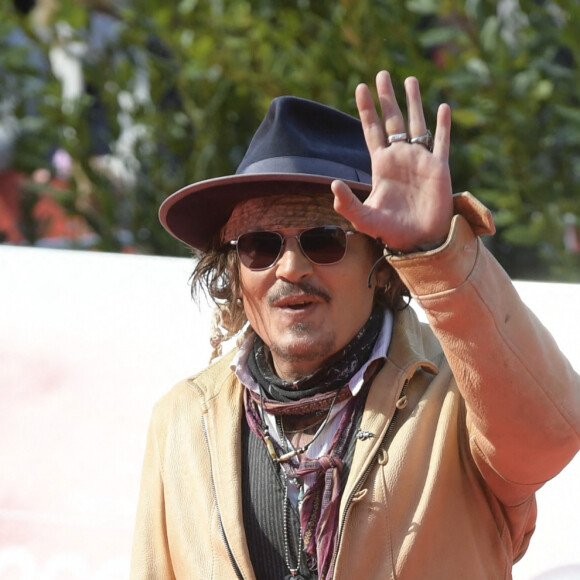 Johnny Depp assiste à la projection de la série web "Puffins" lors du 16 ème Rome International Film Festival, le 17 octobre 2021. 