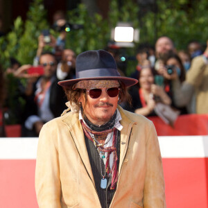 Johnny Depp assiste à la projection du film "Puffins" lors du 16 ème Rome International Film Festival, le 17 octobre 2021. 